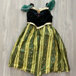 Disney parks Anna costume size 7/8